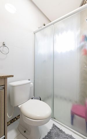 Casa à venda com 90m², 2 quartos e 2 vagas Casa à venda com 90m², 2 quartos e 2 vagasBanheiro da Suíte 1