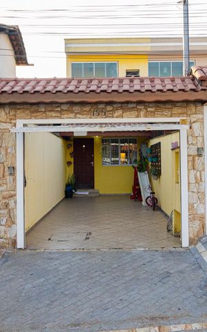 Casa à venda com 90m², 2 quartos e 2 vagas Casa à venda com 90m², 2 quartos e 2 vagasFachada