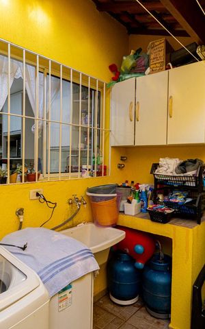 Casa à venda com 90m², 2 quartos e 2 vagas Casa à venda com 90m², 2 quartos e 2 vagasÁrea de Serviço