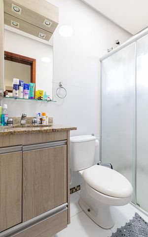 Casa à venda com 90m², 2 quartos e 2 vagas Casa à venda com 90m², 2 quartos e 2 vagasBanheiro da Suíte 1