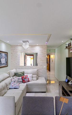 Casa à venda com 90m², 2 quartos e 2 vagas Casa à venda com 90m², 2 quartos e 2 vagasSala