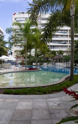 Apartamento à venda com 124m², 3 quartos e 2 vagas Apartamento à venda com 124m², 3 quartos e 2 vagasÁrea comum - Piscina