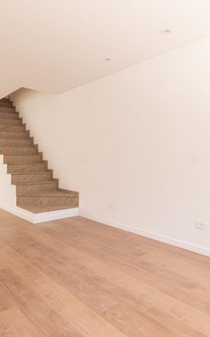 Casa à venda com 145m², 4 quartos e 2 vagasSala