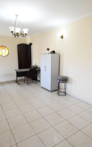 Casa à venda com 220m², 3 quartos e 4 vagasSala