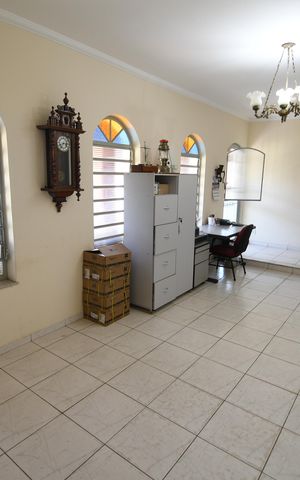 Casa à venda com 220m², 3 quartos e 4 vagasSala