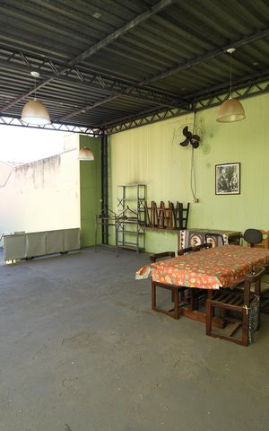 Casa à venda com 220m², 3 quartos e 4 vagasQuintal