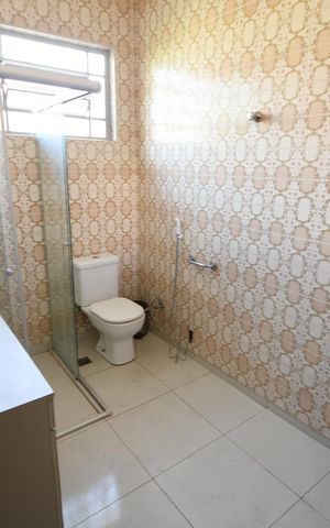 Casa à venda com 220m², 3 quartos e 4 vagasBanheiro 
