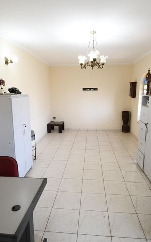 Casa à venda com 220m², 3 quartos e 4 vagasSala