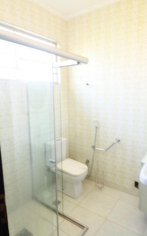 Casa à venda com 220m², 3 quartos e 4 vagasBanheiro da Suíte