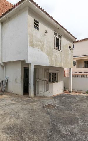 Casa à venda com 200m², 5 quartos e 1 vaga Casa à venda com 200m², 5 quartos e 1 vagaVaranda