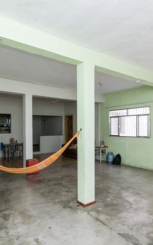 Casa à venda com 200m², 5 quartos e 1 vaga Casa à venda com 200m², 5 quartos e 1 vagaSala