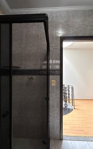 Casa para alugar com 350m², 5 quartos e 2 vagasBanheiro Social