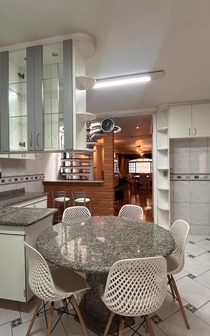Casa para alugar com 350m², 5 quartos e 2 vagasCozinha