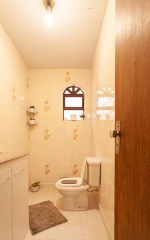 Casa à venda com 365m², 6 quartos e 3 vagas Casa à venda com 365m², 6 quartos e 3 vagasLavabo - Casa 2