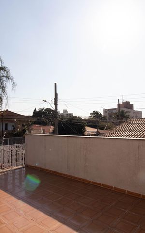 Casa à venda com 306m², 4 quartos e 5 vagas Casa à venda com 306m², 4 quartos e 5 vagasTerraço