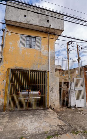 Casa à venda com 60m², 2 quartos e 1 vaga Casa à venda com 60m², 2 quartos e 1 vagaFachada