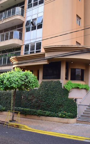 Apartamento para alugar com 360m², 5 quartos e 2 vagasFachada e portaria