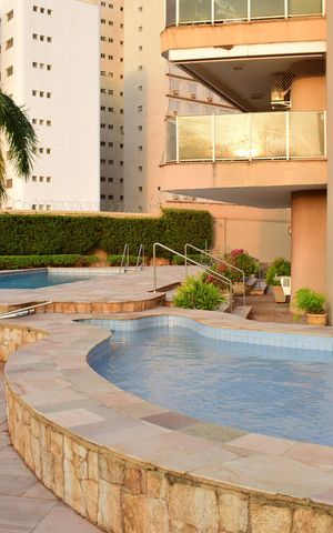 Apartamento para alugar com 360m², 5 quartos e 2 vagasÁrea comum - Piscina
