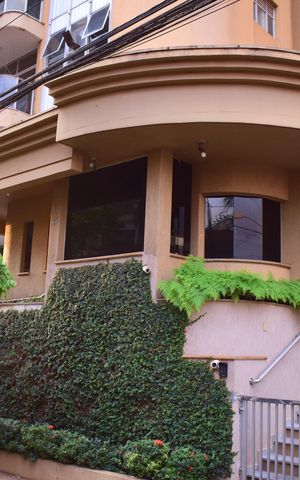 Apartamento para alugar com 360m², 5 quartos e 2 vagasFachada e portaria