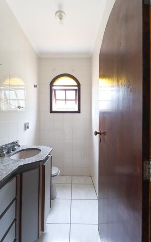 Casa para alugar com 225m², 4 quartos e 6 vagasBanheiro