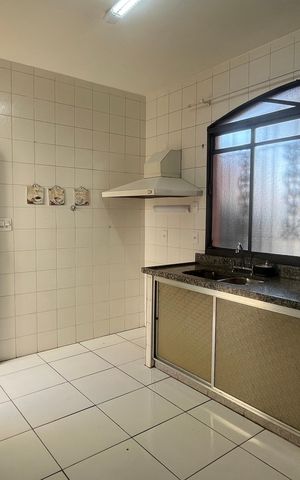 Casa à venda com 296m², 4 quartos e 2 vagas Casa à venda com 296m², 4 quartos e 2 vagasCozinha