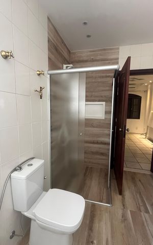Casa à venda com 296m², 4 quartos e 2 vagas Casa à venda com 296m², 4 quartos e 2 vagasBanheiro da Suíte 2