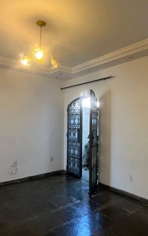 Casa à venda com 296m², 4 quartos e 2 vagas Casa à venda com 296m², 4 quartos e 2 vagasSala