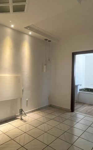 Casa à venda com 296m², 4 quartos e 2 vagas Casa à venda com 296m², 4 quartos e 2 vagasSuíte