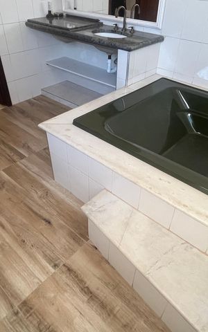 Casa à venda com 296m², 4 quartos e 2 vagas Casa à venda com 296m², 4 quartos e 2 vagasBanheiro da Suíte 2