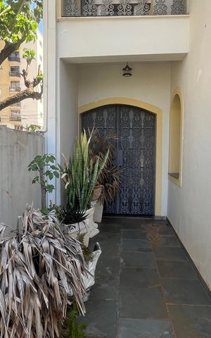 Casa à venda com 296m², 4 quartos e 2 vagas Casa à venda com 296m², 4 quartos e 2 vagasÁrea Externa