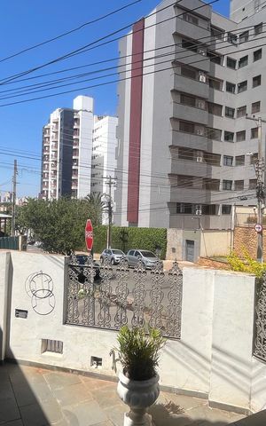 Casa à venda com 296m², 4 quartos e 2 vagas Casa à venda com 296m², 4 quartos e 2 vagasVista