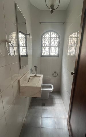 Casa à venda com 296m², 4 quartos e 2 vagas Casa à venda com 296m², 4 quartos e 2 vagasBanheiro