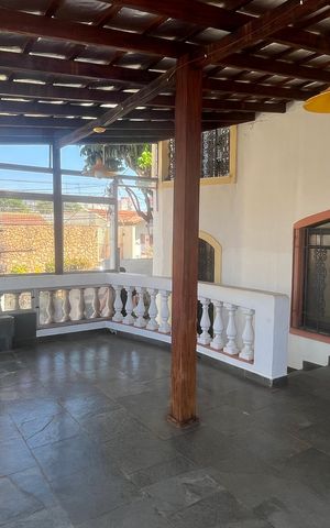 Casa à venda com 296m², 4 quartos e 2 vagas Casa à venda com 296m², 4 quartos e 2 vagasÁrea Externa