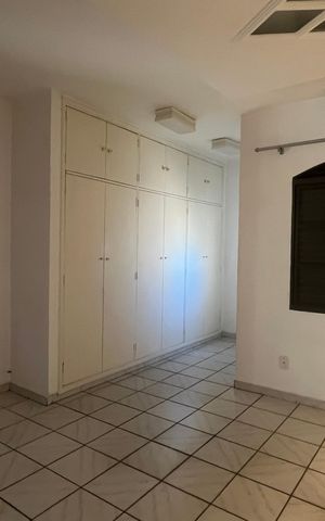 Casa à venda com 296m², 4 quartos e 2 vagas Casa à venda com 296m², 4 quartos e 2 vagasSuíte