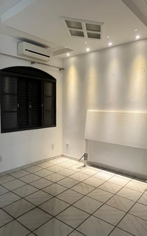 Casa à venda com 296m², 4 quartos e 2 vagas Casa à venda com 296m², 4 quartos e 2 vagasSuíte