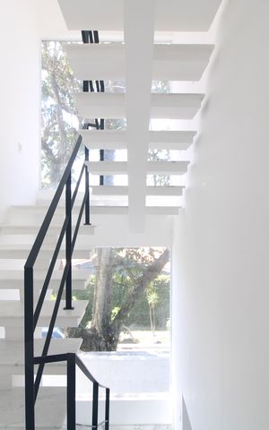 Casa para alugar com 240m², 4 quartos e 4 vagasEscada