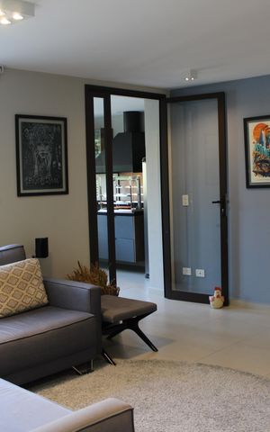 Casa de condomínio à venda com 475m², 4 quartos e 3 vagasSala de TV
