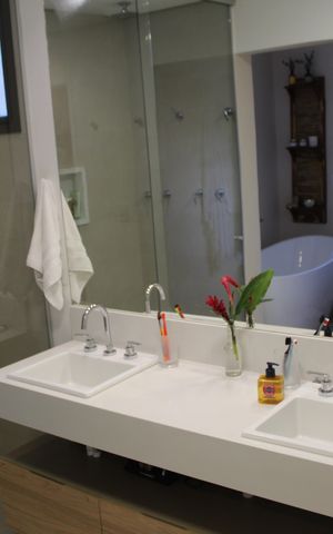 Casa de condomínio à venda com 475m², 4 quartos e 3 vagasBanheiro