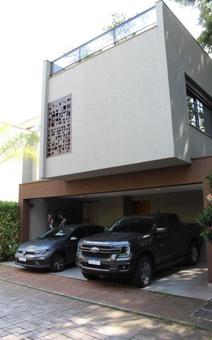 Casa de condomínio à venda com 475m², 4 quartos e 3 vagasFachada