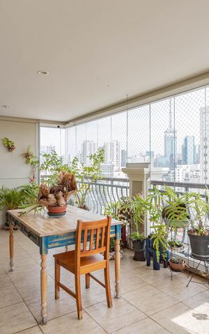 Apartamento à venda com 365m², 4 quartos e 6 vagasVaranda