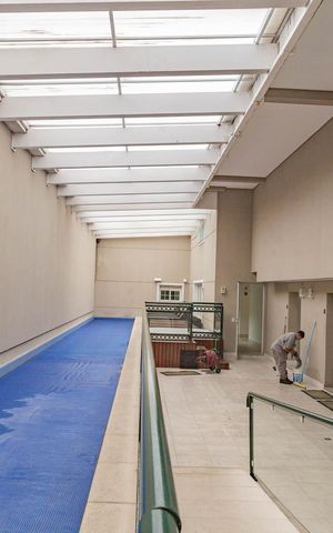 Apartamento à venda com 365m², 4 quartos e 6 vagasÁrea comum - Piscina coberta