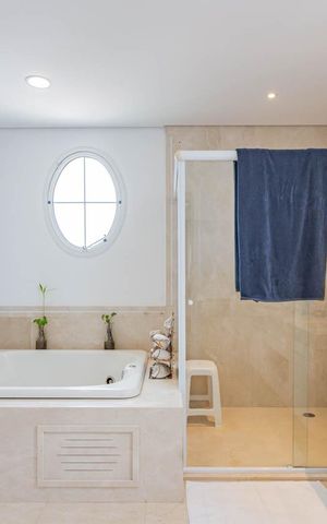 Apartamento à venda com 365m², 4 quartos e 6 vagasBanheiro da Suíte 1