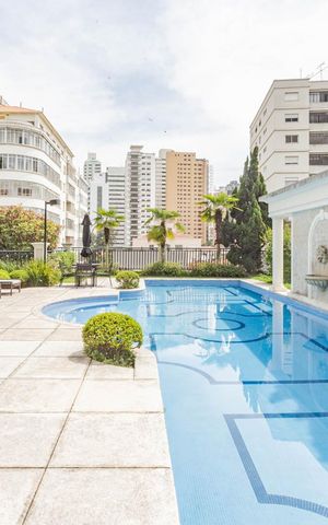 Apartamento à venda com 365m², 4 quartos e 6 vagasÁrea comum - Piscina