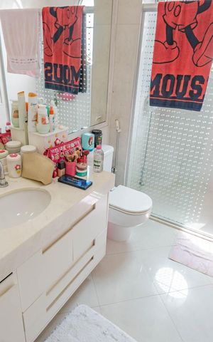Apartamento à venda com 365m², 4 quartos e 6 vagasBanheiro da Suíte 2