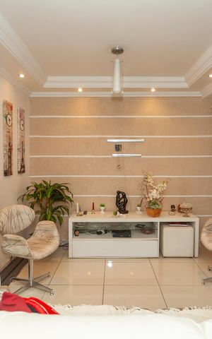Casa para alugar com 150m², 3 quartos e 2 vagasSala