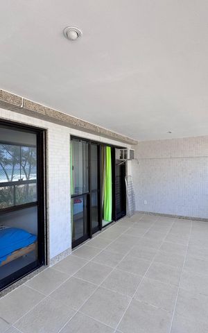 Apartamento à venda com 177m², 3 quartos e 4 vagas Apartamento à venda com 177m², 3 quartos e 4 vagasVaranda da Suíte 1