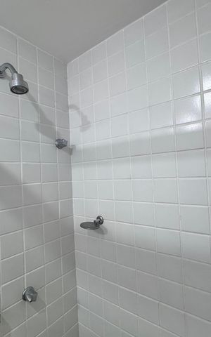 Apartamento à venda com 177m², 3 quartos e 4 vagas Apartamento à venda com 177m², 3 quartos e 4 vagasBanheiro da Suíte 1