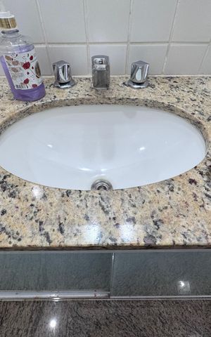 Apartamento à venda com 177m², 3 quartos e 4 vagas Apartamento à venda com 177m², 3 quartos e 4 vagasBanheiro da Suíte 2