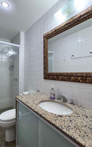 Apartamento à venda com 177m², 3 quartos e 4 vagas Apartamento à venda com 177m², 3 quartos e 4 vagasBanheiro da Suíte 2