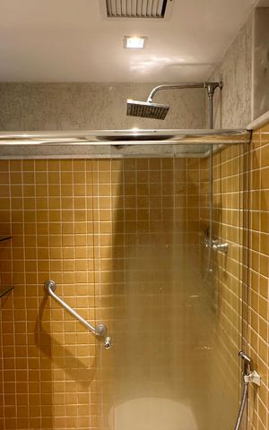 Apartamento para alugar com 150m², 3 quartos e 1 vaga Apartamento para alugar com 150m², 3 quartos e 1 vagaBanheiro da Suíte